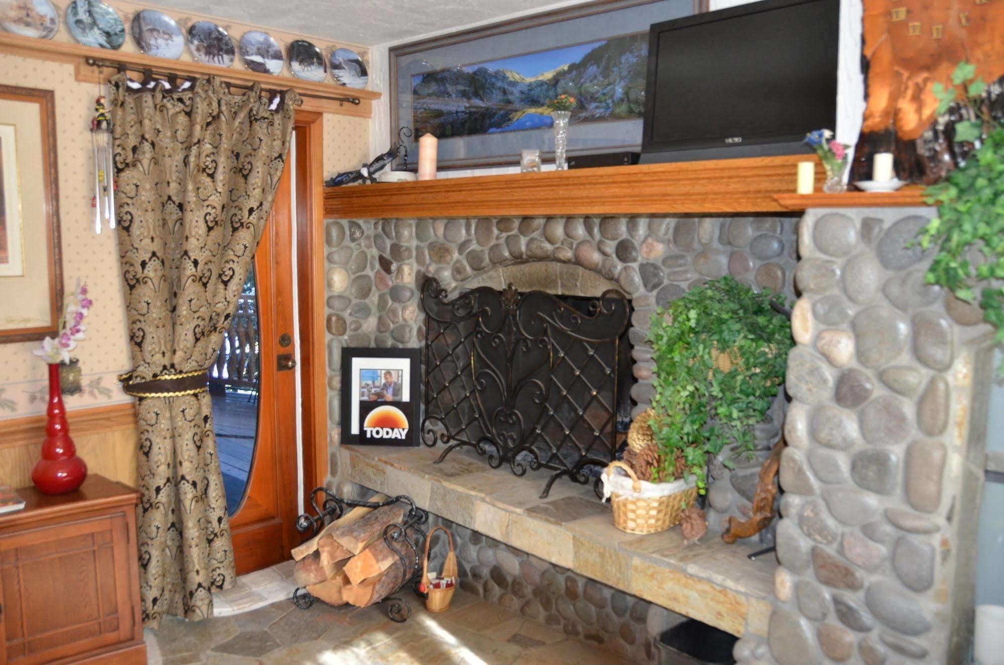 Where Eagles Fly Bed & Breakfast Elk Point Eksteriør bilde